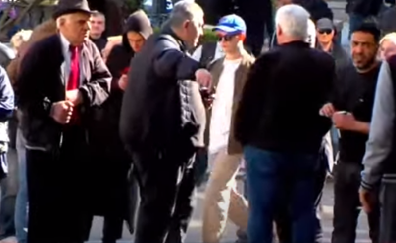 "ოცების" მხარდამჭერები სააკაშვილისთვის ჯილდოს გადაცემისას აპროტესტებენ - აქცია ნორვეგიის საელჩოსთან 