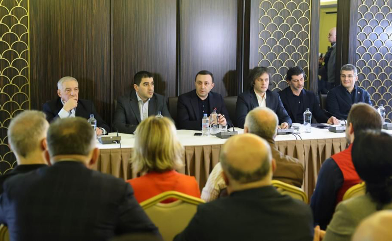 "ოცნების" რეგიონული ტურნე - განიხილეს თუ არა რუსული კანონი დახურულ შეხვედრაზე