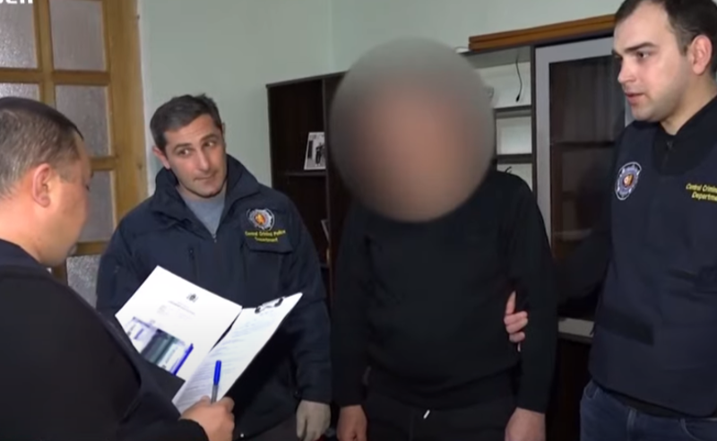 ქურდულ სამყაროსთან წევრობის ბრალდებით პოლიციამ 4 პირი დააკავა 