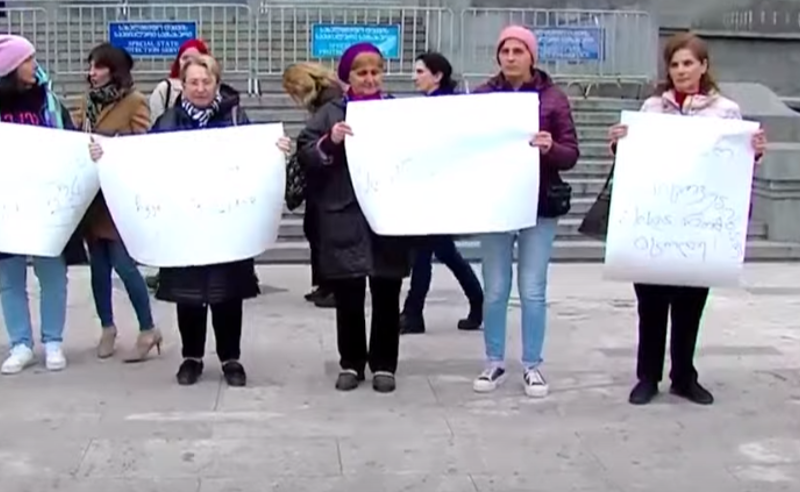 პარლამენტთან შვილდაკარგული მშობლების აქცია იმართება 