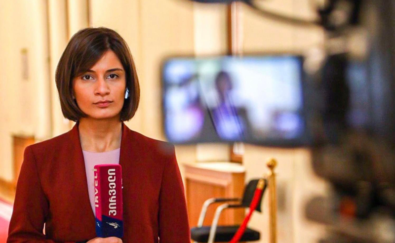 ელისო ბოლქვაძისთვის დასმული კითხვის გამო, "პიველების" ჟურნალისტს საპარლამენტო აკრედიტაცია შეუჩერეს