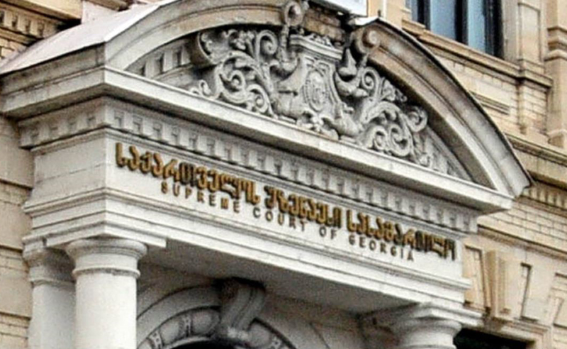 სკანდალი: მოსამართლე  თავის ჩამოხრჩობას უზენაესი სასამართლოს წინ აპირებდა