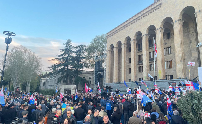 "ერთად ევროპისკენ" - 9 აპრილიდან 34 წლის თავზე ქართველი ხალხი ისევ ქუჩაში დგას