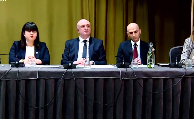 "სამსახურის დაკარგვის საშიშროება არ არსებობს" - მინისტრი აზარაშვილი ამბოხებული ექიმების ნაწილს შეხვდა 