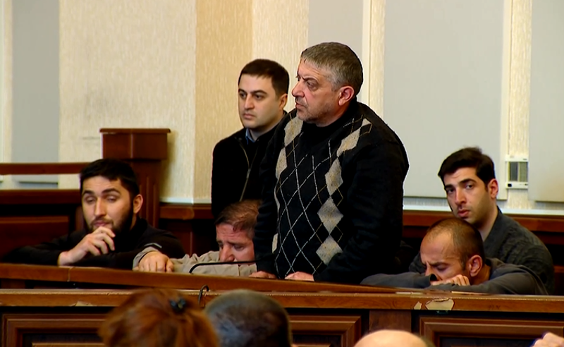 ყალბი ფულის დამზადება - დატოვებს თუ არა მოსამართლე პატიმრობაში 4 ბრალდებულს