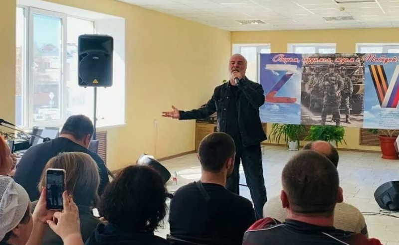 სოსო პავლიაშვილმა უკრაინაში დაჭრილი რუსი სამხედროებისთვის იმღერა