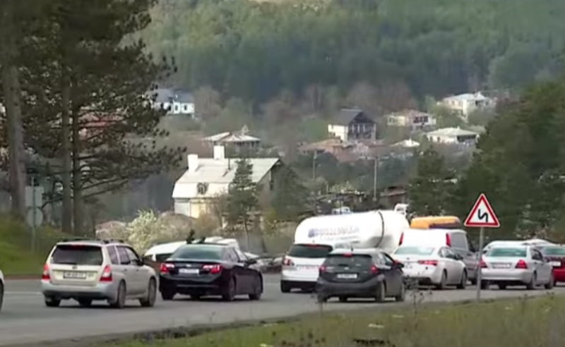 მრავალკილომეტრიანი საცობი ქვეყნის მთავარ ავტომაგისტრალზე - რიკოთი პარალიზებულია