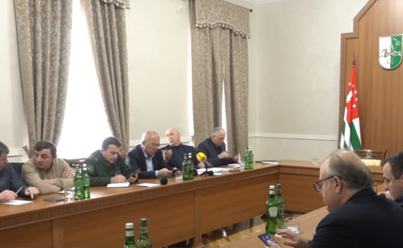 სკანდალური შეხვედრა  სოხუმში - რუსეთის ტვირთებით მომარაგებისთვის აფხაზეთის დერეფანი გაიხსნება