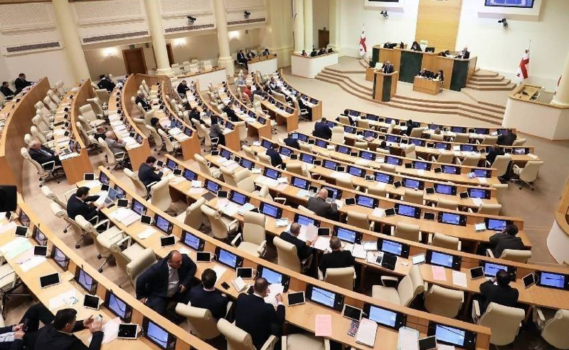შეძლებს თუ არა ოპოზიცია ხვალ საჭირო რაოდენობის ხმების მოგროვებას - საპარლამენტო ფრაქციებში სრული მობილიზაციაა
