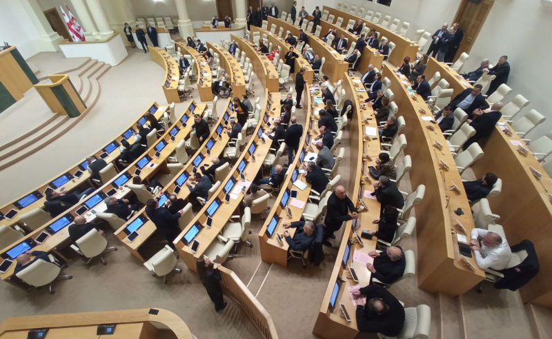 საგამოძიებო კომისიის შექმნის საკითხი ჩავარდა - პარლამენტში ქვორუმი ვერ შედგა