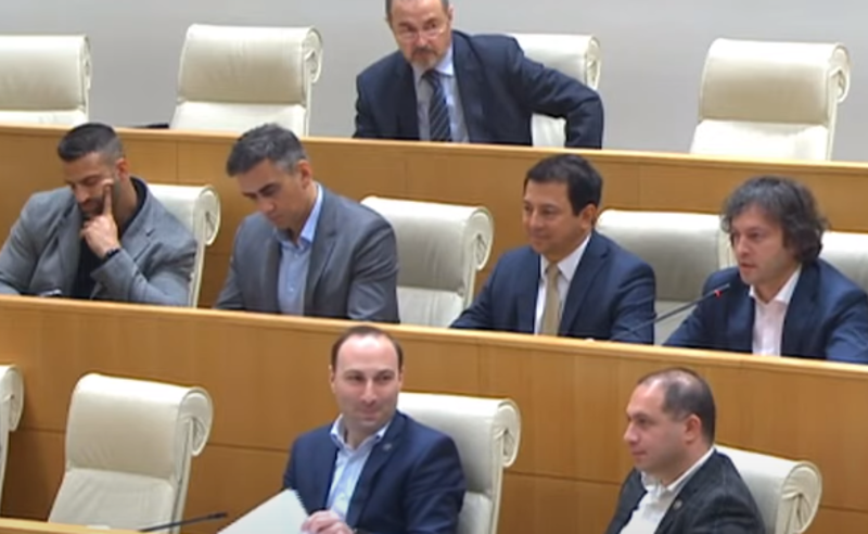 სოლიდარობა სანქცირებულ მოსამართლეებს - კობახიძე კლანს ღიად იცავს 
