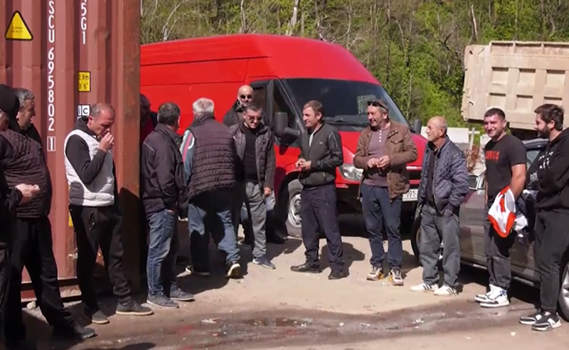 რიკოთზე პროტესტმა იფეთქა - მუშები სამუშაო პირობების გაუმჯობესებას ითხოვენ