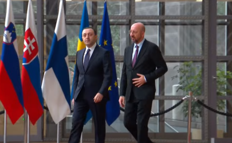 სკანდალი: ევროპულ საბჭოში პრემიერის და შარლ მიშელის ბრიფინგი ჩაიშალა 