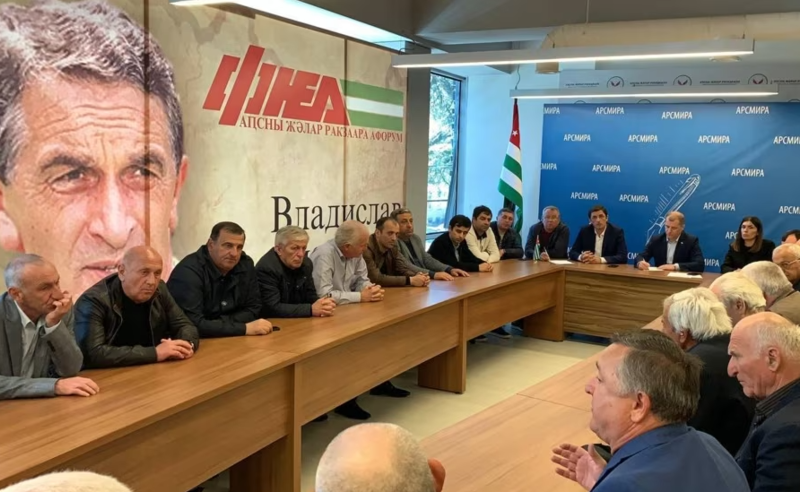 დაპირისპირება ოკუპირებულ აფხაზეთში - ოპოზიცია „მინისტრთა კაბინეტის“ გადადგომას მოითხოვს