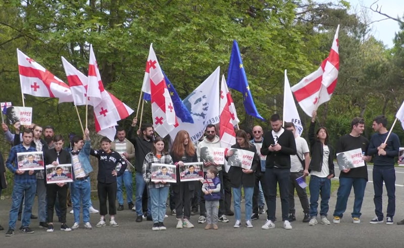 "ასლანი გაიქცა, აჭარა თავისუფალია" - აბაშიძის რეჟიმის დასრულების წლისთავი ქობულეთში ჩოლოქის ხიდთან აღინიშნა