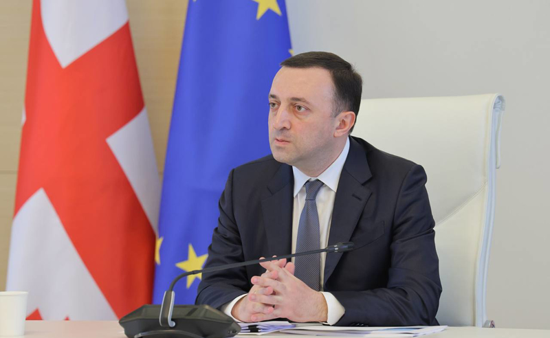 პრემიერის ორდღიან დუმილს, მთავრობის ადმინისტრაცია განცხადებით პასუხობს