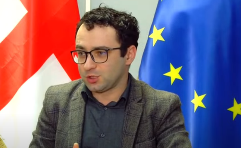 სასამართლოს სააკაშვილის მძიმე ჯანმრთელობაში ეჭვი არ შეუტანია, კუდების გამობმა საჭირო არ არის - ადვოკატი 