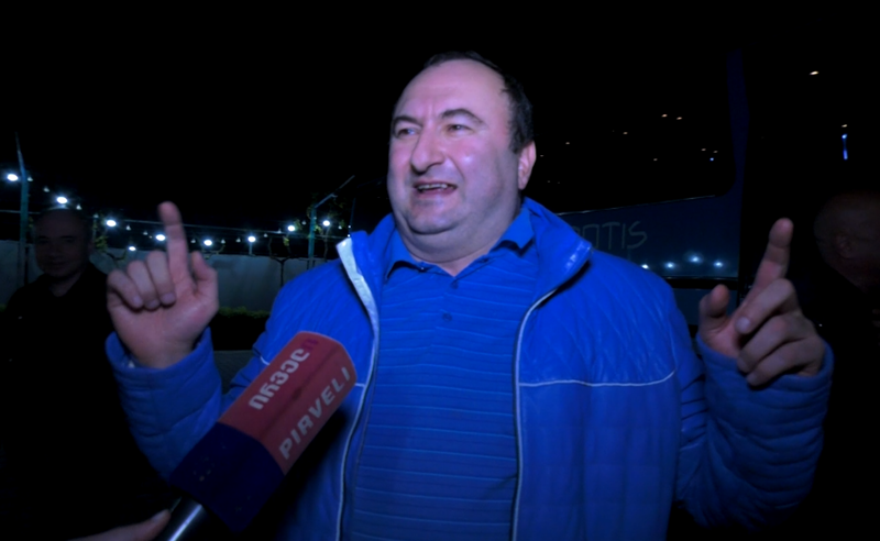 "მე მირჩევნია ერთი ხოხობი, ალაზანზე რომ შეიფრთხიალებს" - მურუსიძემ გორში ქეიფი ლეონიძის ლექსით დაასრულა
