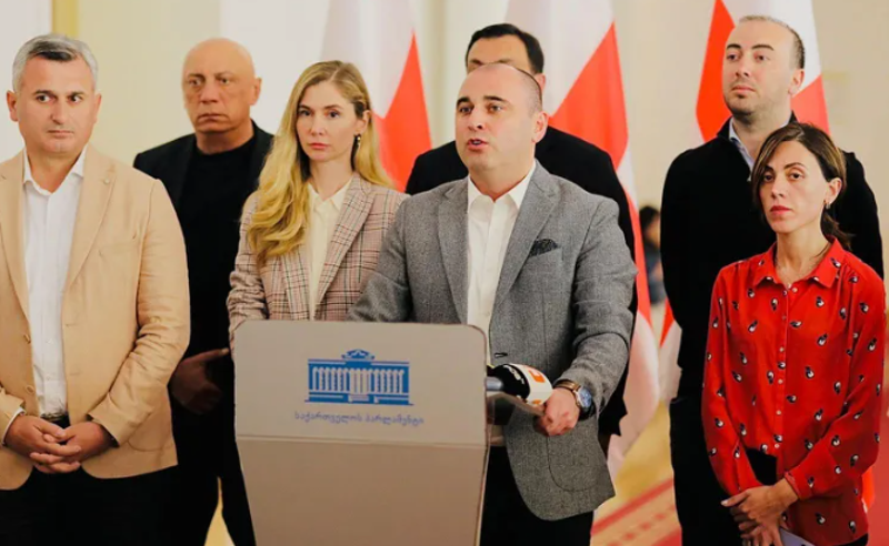 „რუსული ოცნება“ ზარზეიმით ხვდება აეროპორტში რუსულ ხომალდს, 7 საათიდან ყველანი პარლამენტთან - ხაბეიშვილი
