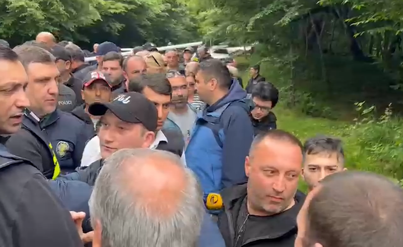 პოლიციამ, ლავროვის ოჯახის წევრის ქორწილის გასაპროტესტებლად ყვარელში ჩასული 10-მდე ადამიანი დააკავა