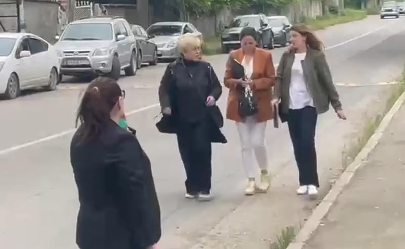 ადვოკატებს დაკავებულ აქტივისტებთან არ უშვებენ