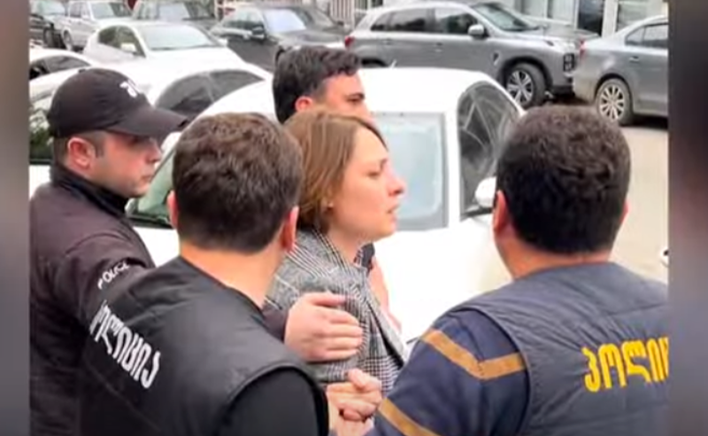 ელენე ხოშტარია წინასწარი დაკავების იზოლატორს, სავარუდოდ, წუთი წუთზე დატოვებს