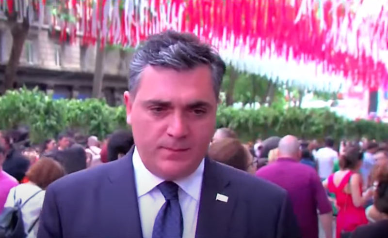სად იმყოფებოდა ირაკლი კობახიძე აღლუმის დროს - საგარეო საქმეთა მინისტრი კითხვას ვერ პასუხობს