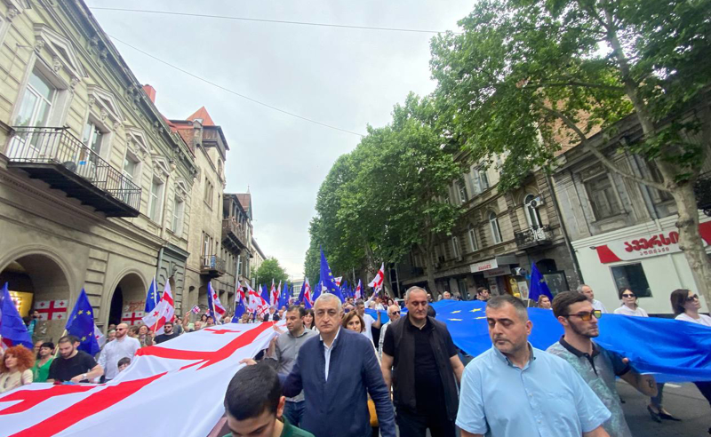 "ქართველი ხალხი არ დაუშვებს, რომ ჩვენი ქვეყანა რუსეთის წიაღში შეათრიონ" - მამუკა ხაზარაძე