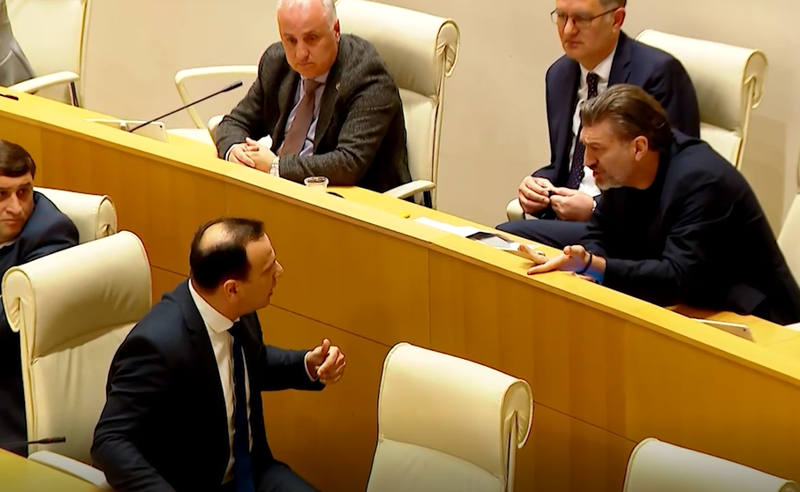 დაპირისპირება პარლამენტში - მიხეილ ყაველაშვილი ისევ იგინება