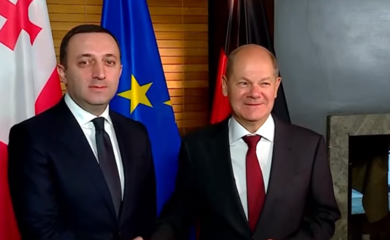 "გაუბედურებულები და ამორალურები ხართ" - პრემიერი  უარყოფს, რომ ბერლინში დაიბარეს