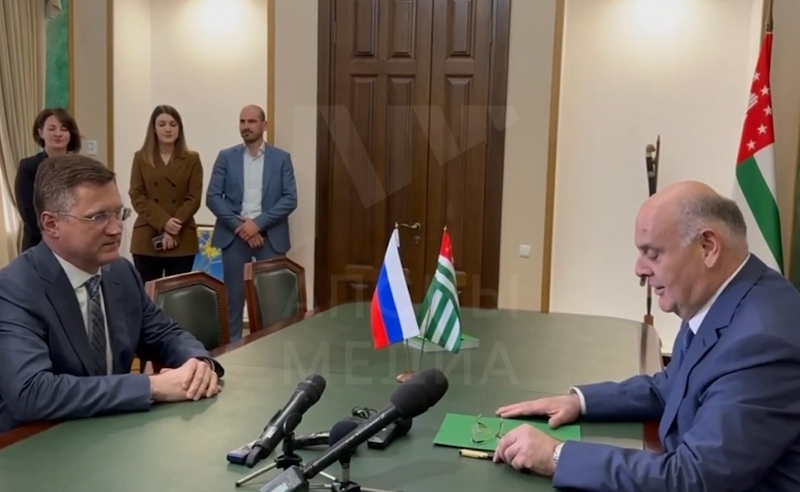 კრემლის ვიზიტი ოკუპირებულ აფხაზეთში - როგორ აფასებს ოპოზიცია საქართველოს ხელისუფლების დუმილს