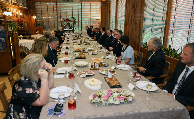 "პრემიერმა ელჩებთან ევროინტეგრაციის გზაზე მიღწეული პროგრესი განიხილა" - მთავრობა