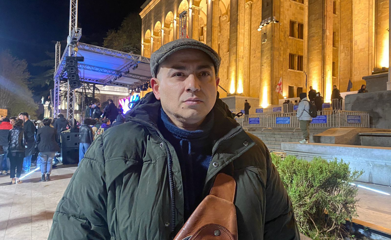 ვიდგები იქამდე, სანამ ჩემი უდანაშაულო ბიჭი, ლაზარე არ გათავისუფლდება - ლაზარეს მამა