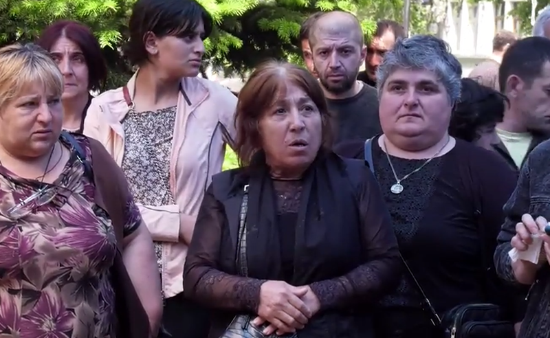პროტესტის მე-16 და შიმშილობის მე-10 დღე - ჭიათურაში მაღაროელების საპროტესტო აქციას მათი დედებიც უერთდებიან