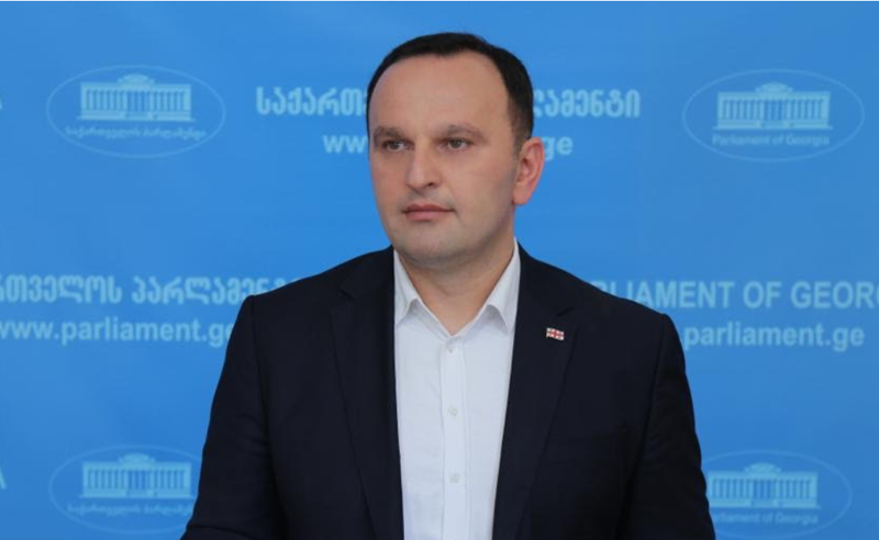 რა ოპოზიციის  რადიკალიზმზე საუბრობთ, ერთი კვირაა ქვა და კვერცხი არ გაგიგდიათ ხელიდან - მანჯგალაძე ღარიბაშვილს და პაპუაშვილს