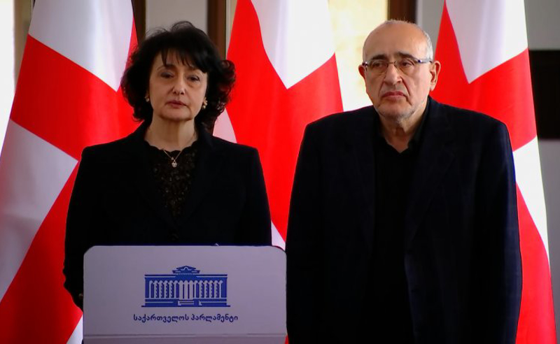 ფრაქცია "ნაციონალური მოძრაობიდან" წასული ნატო და როსტომ ჩხეიძეები პარლამენტში პოლიტიკურ ჯგუფს ქმნიან