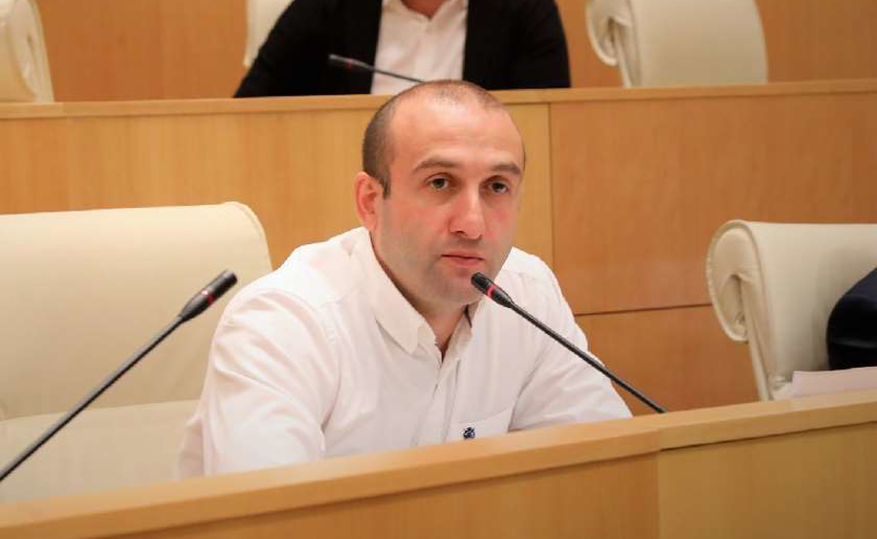 "ოცნების" ქმედებები დეპოლარიზაციის შესაძლებლობას თვითონ გააფერმკრთალებს, ისეთ გინებას ატეხავს - ხვიჩია