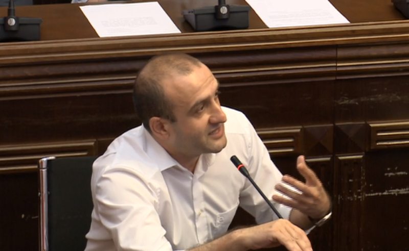 "სულელი“, „ამორალური“, „გაუნათლებელი“ და „უზრდელი“ - დაპირისპირება იაგო ხვიჩიასა და გრიგოლ ვაშაძეს შორის