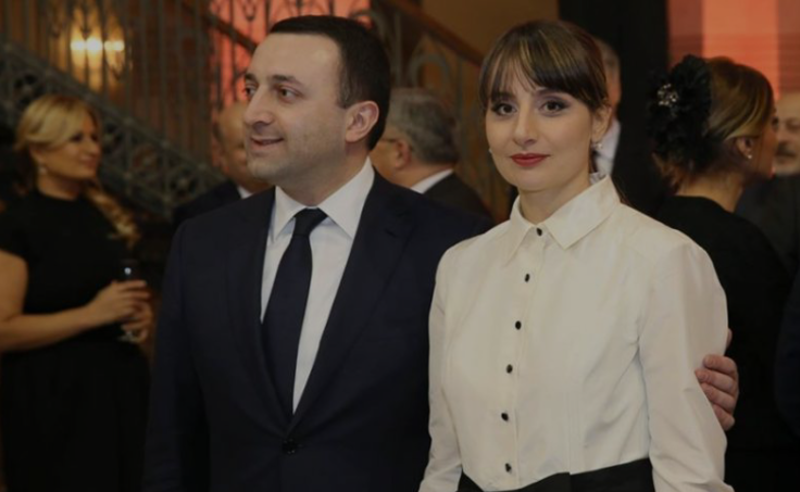 პრემიერის მეუღლის მამიდა, ბიძა, კლასელები - დედოფლისწყარო პრემიერის ნათესავებმა დაიპყრეს