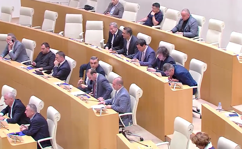 "ოცნება" წყობიდან გამოვიდა - მმართველი გუნდი პარლამენტში სიტყვა "რუსის" აკრძალვას გეგმავს 