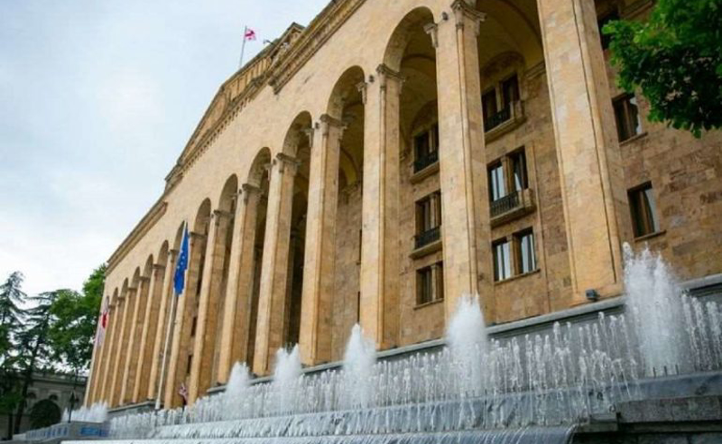პარლამენტში დღეს დაშვების შეზღუდული რეჟიმის იმოქმედებს