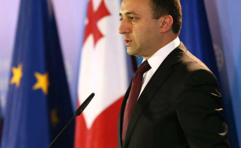 რეზოლუციის სპონსორი და ხელმომწერი იყო დესტრუქციული ომის პარტიის მთავარი დედა პარტია, EPP - ღარიბაშვილი