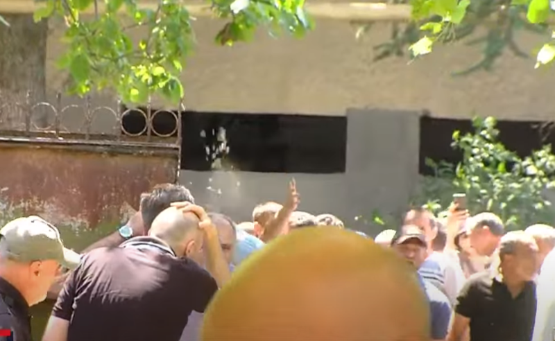 კასპის შემდეგ საგარეჯო - ოპოზიციას  ქვებით, შუშებით და კვერცხებით  გაუსწორდნენ