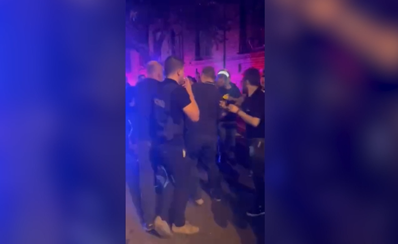 ქუჩური გარჩევა და ჩხუბი ვერაზე - ათობით ნასვამი მამაკაცი ერთმანეთს შუშის ბოთლებით დაუპირისპირდა