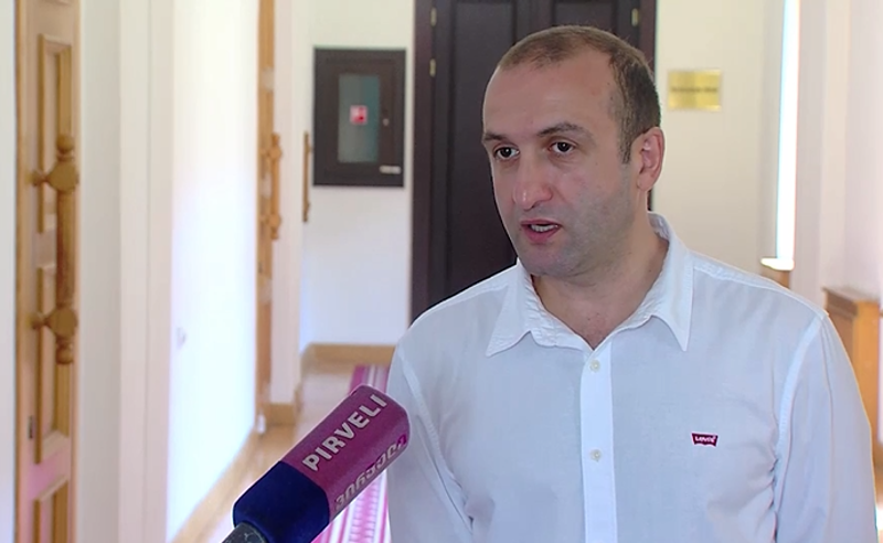 ქოცები თავისივე არჩეულ პრეზიდენტებზე ბრაზდებიან - იაგო ხვიჩია 