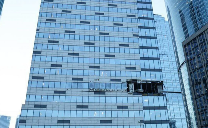 იერიშები მოსკოვზე - რა ხდება აფეთქების შედეგად დაზიანებული შენობის შიგნით (ფოტოები)