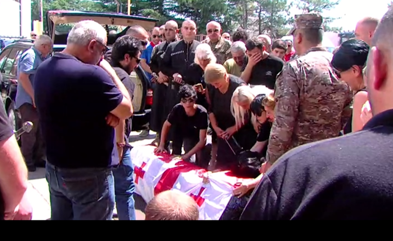 "სულით მებრძოლი, პატრიოტი იყო" - გმირი არჩილ დევრისაშვილი საქართველოში ჩამოასვენეს