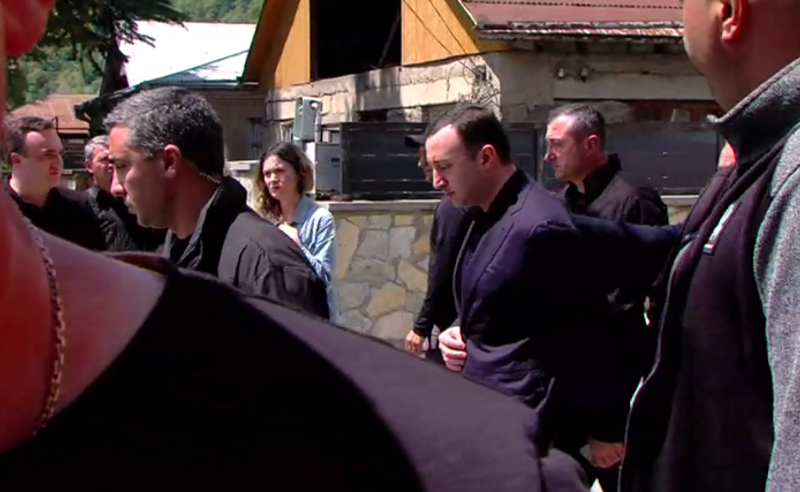 რატომ არ ვთხოვეთ მეზობელ ქვეყნებს დახმარება მთელი ღამის განმავლობაში? - პრემიერი "პირველების" კითხვებს უპასუხოდ ტოვებს