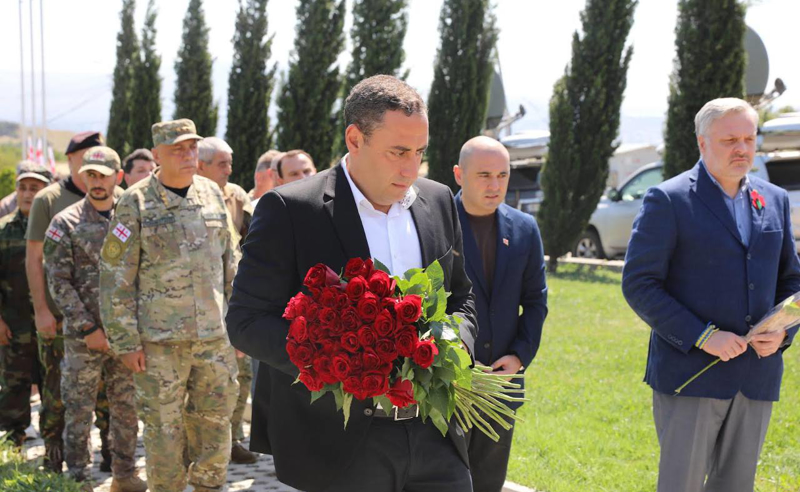 "საქართველოს მომავალში ამ გმირების წვლილი ძალიან დიდია" - "სტრატეგია აღმაშენებელმა"  2008 წლის ომში დაღუპულებს პატივი მიაგო