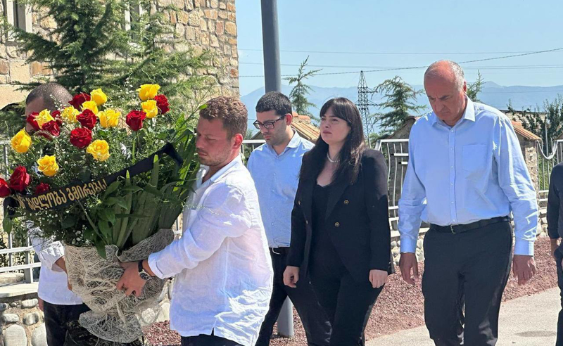 "ეს ტრაგედია დღესაც გრძელდება" - "ლელომ" შინდისის გმირების მემორიალი ყვავილებით შეამკო